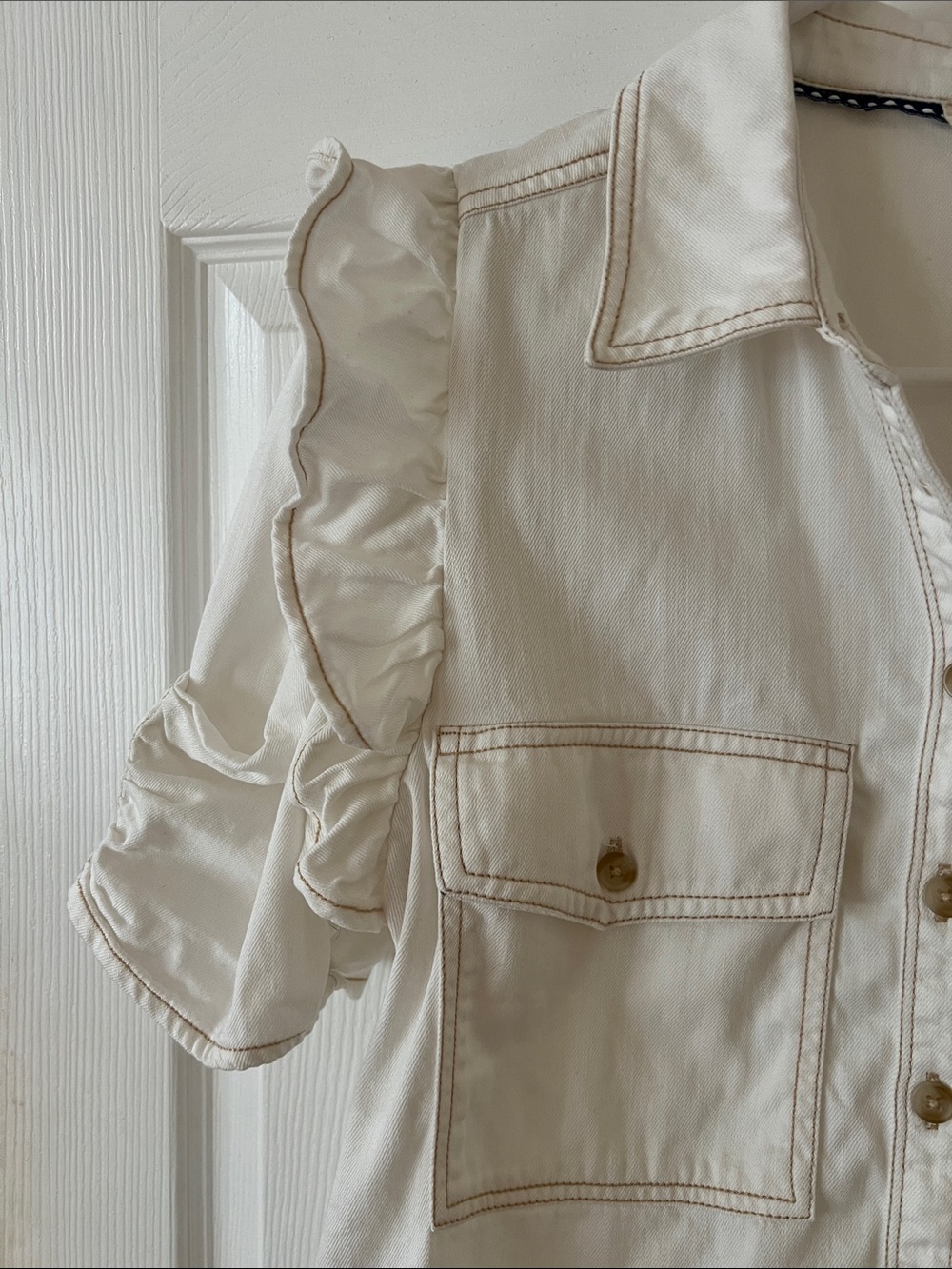 Pilcro Cream Ruffle-Sleeve Button-Down Shirt - Picture 3 of 8